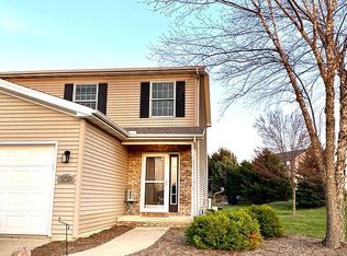 209 Prairie Ridge Dr, Lexington, IL 61753