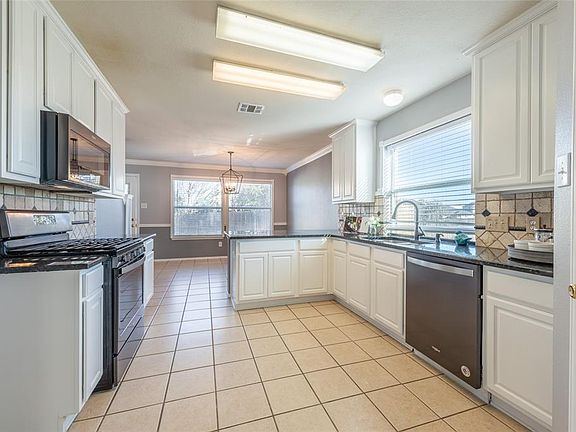 2nd image of 812 Jockey Club Ln