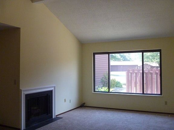 2nd image of 3150 Woodland Trce