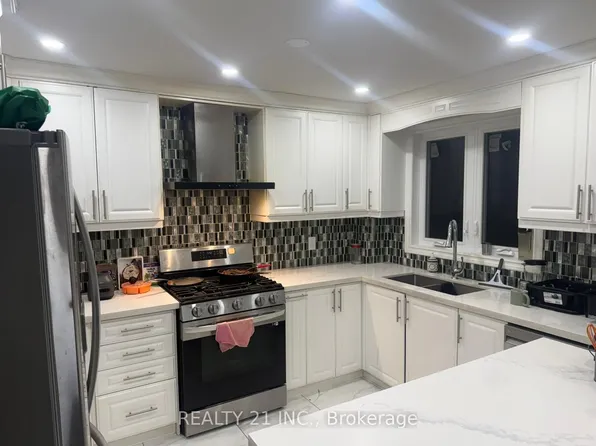 120 Queensbury Ave, Toronto, ON M1N 2X7