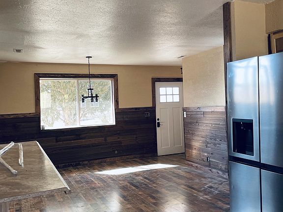 3rd image of 818 Ponderosa Ln