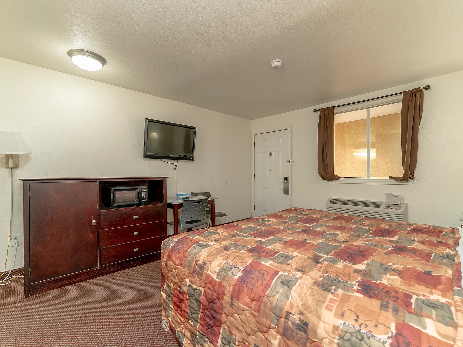 Studio, 300 sqft, $695 — Photo 3