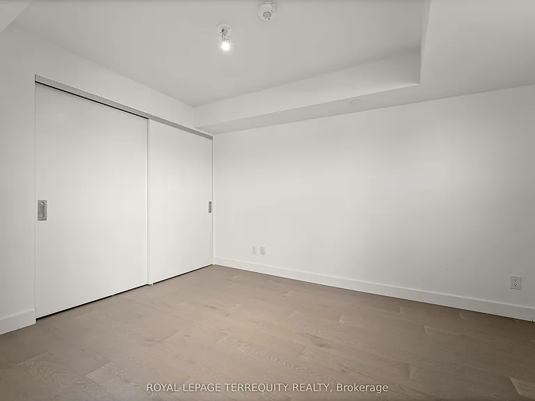 160 Kingsway Cres #213 — Photo 11