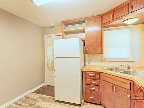 3rd image of 1602 NW Irwin Ave