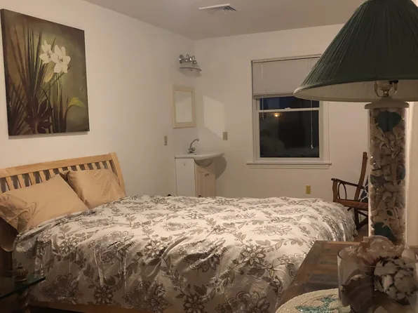 22 Rhode Island Ave #B, Narragansett, RI 02882