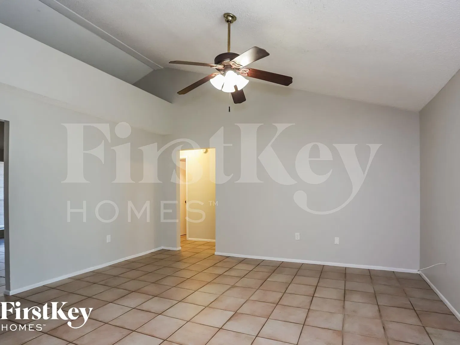 3 bed, 2.0 bath, 1692 sqft, $2,310 — Photo 2