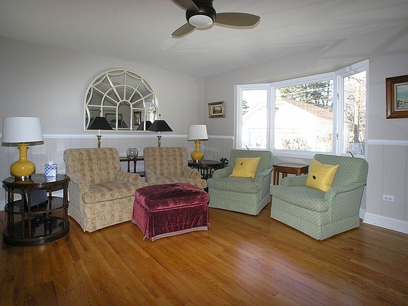 3rd image of 714 N Stone Ave