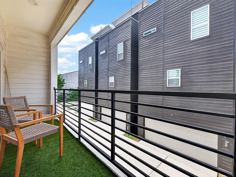 523 Schweikhardt St — Photo 28