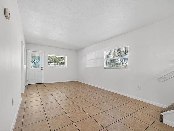 5th image of 902 Two Houses Ln