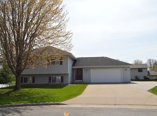 908 Garden Pl, Onalaska, WI 54650