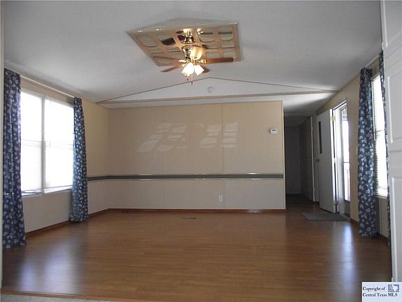 2nd image of 131 Leaning Oaks Cir