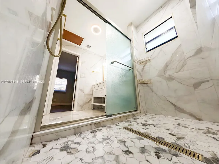 2218 N Harding St — Photo 46