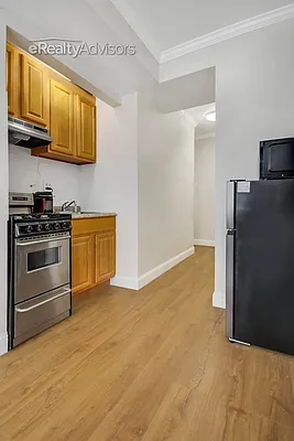 Rented by eRealty Advisors USA Inc | media 4