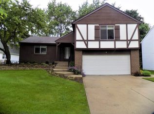 4 Lindon Ln, Vernon Hills, IL