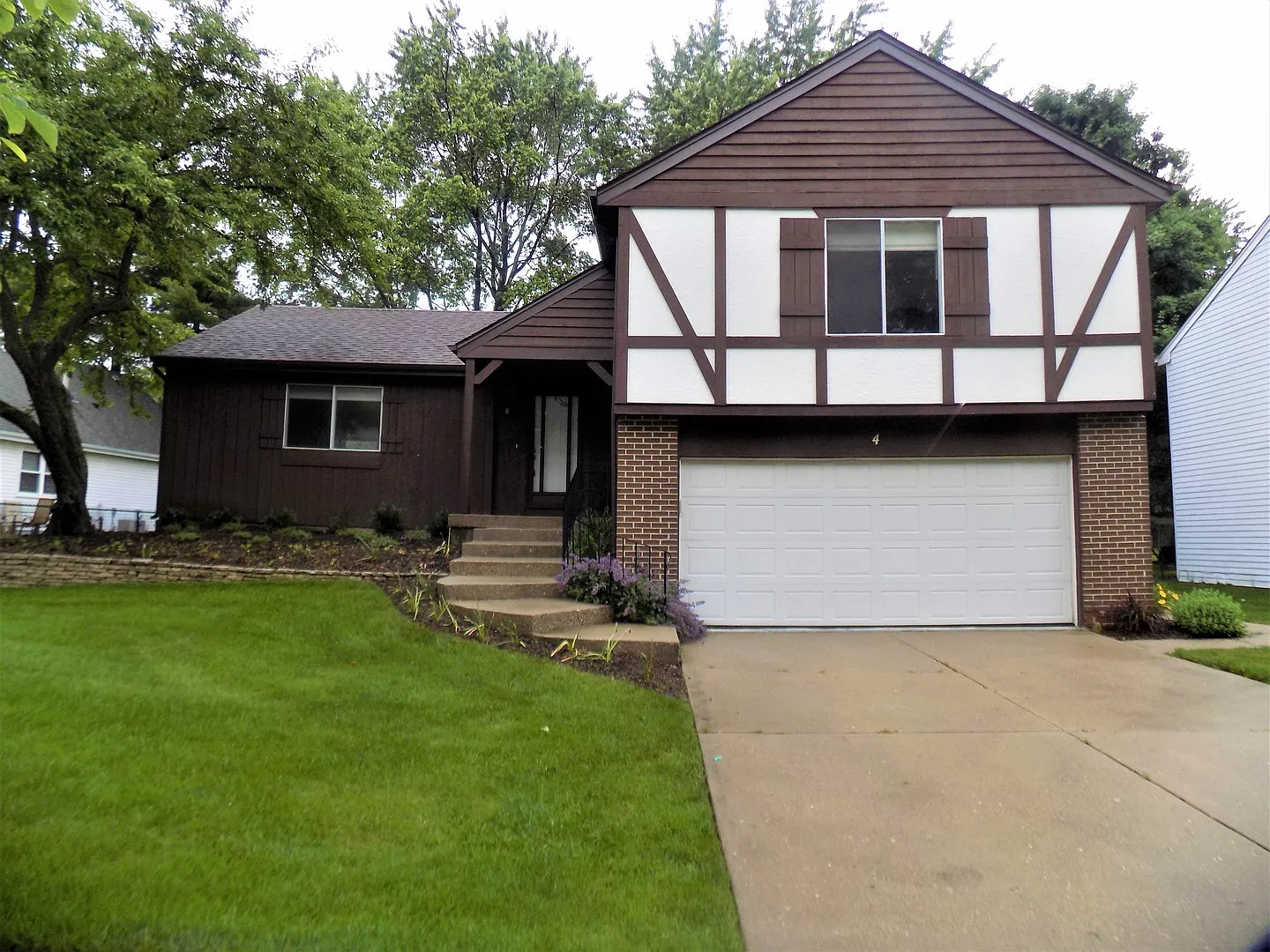 4 Lindon Ln photo 1