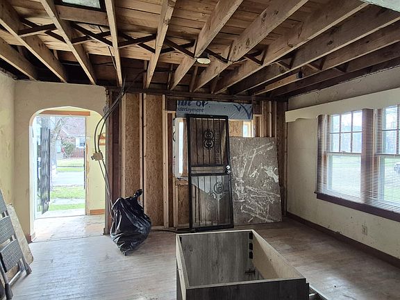 3rd image of 4644 Delaware St