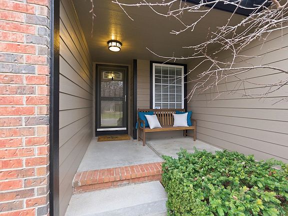 3rd image of 4815 N Wyndham Rd