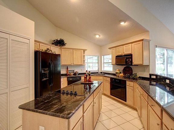 3rd image of 452 Kimberly Dr