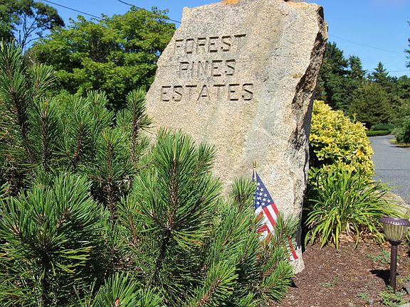 2nd image of 136 Forest Pines Drive
