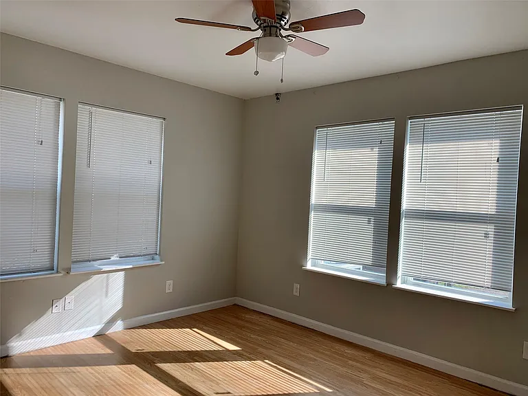 5026 Jefferson St — Photo 11