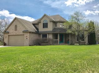 30909 River Bend Dr, Waterford, WI 53185