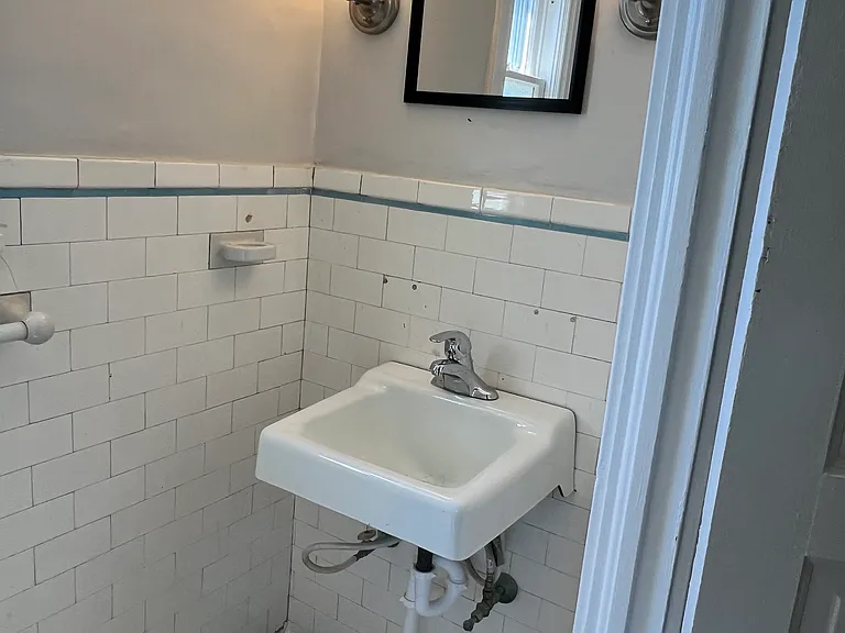1411 E King St #6 — Photo 18