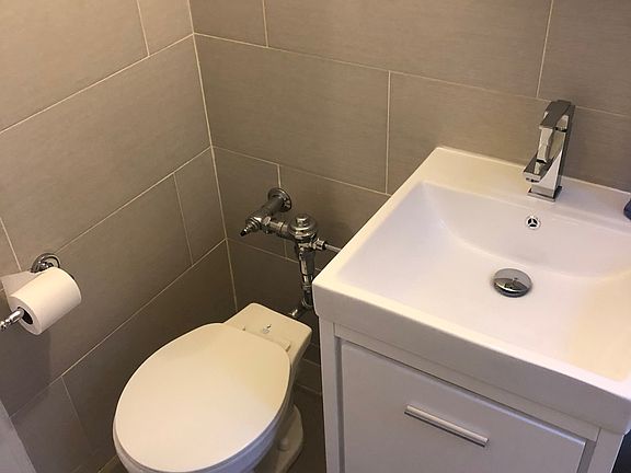 5th image of 205 W 15th St APT 5H