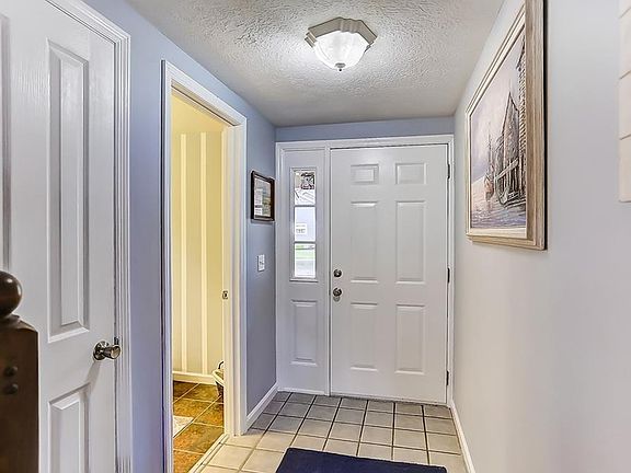 4th image of 813 Cobblestone Dr #7