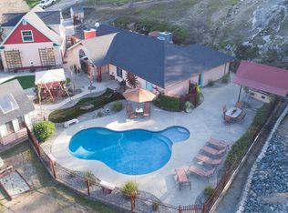 7250 Coyote Trail Rd, Sanger, CA 93657