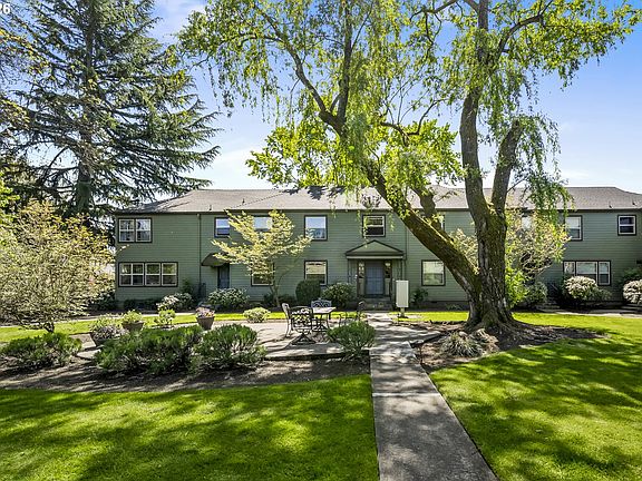 3rd image of 3719 SE 42nd Ave