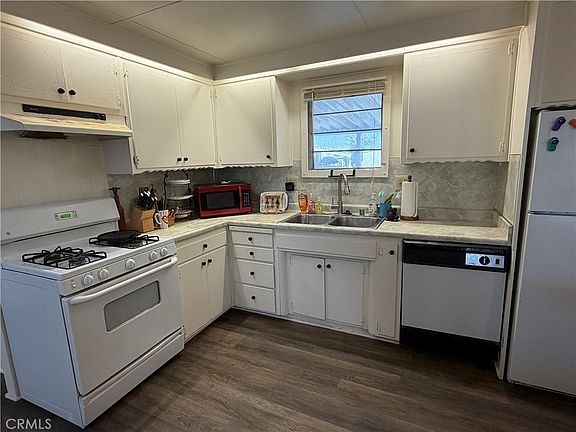 4th image of 332 N Lyon Ave Space 107