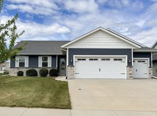 1101 Algonquin Dr, Cedar Falls, IA 50613