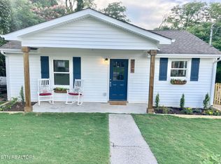 319 Landau Dr, Maryville, TN 37801