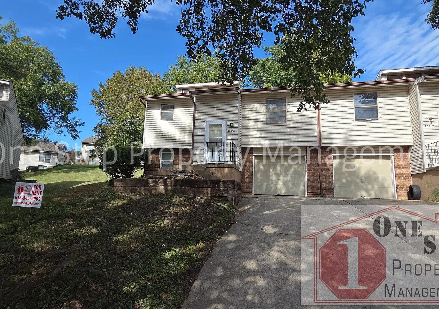 Beautiful 2 Bedroom 1.5 Bathroom in Independence! — Photo 1
