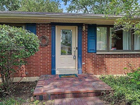3rd image of 3207 Malina Ave