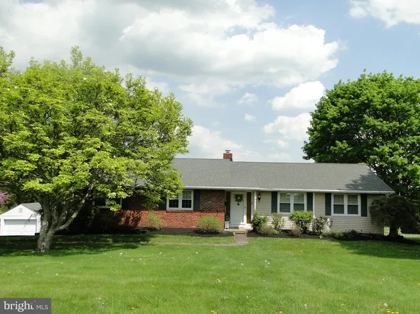 1635 Hillside Dr, Quakertown, PA 18951