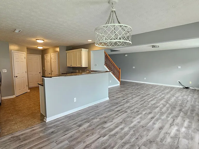 2517 Middle View Dr — Photo 5