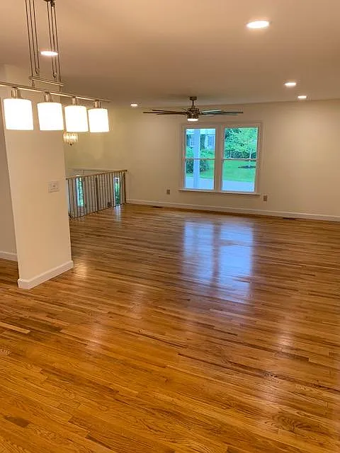 121 N Lexington Dr — Photo 2