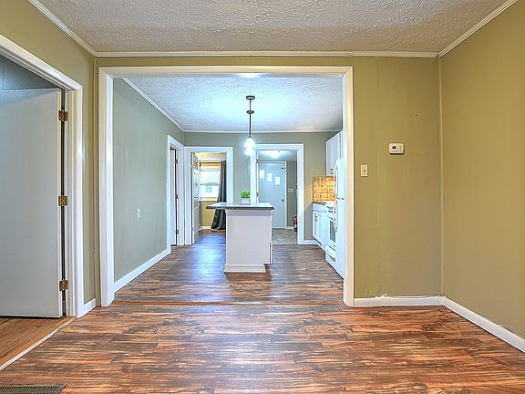 3rd image of 1357 Willow St