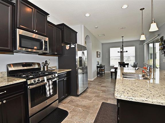 4th image of 221 W Cherry Pl