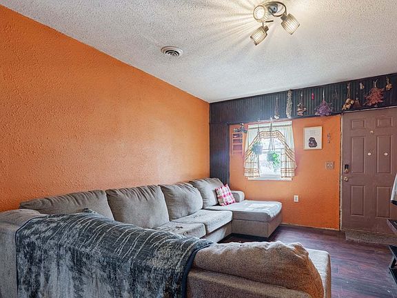 5th image of 202 E Jones St