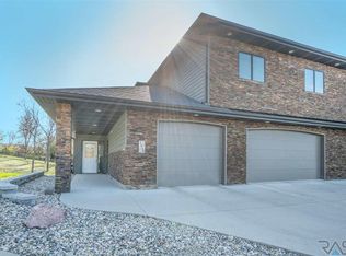 1404 S Lighthouse Pl, Sioux Falls, SD 57103