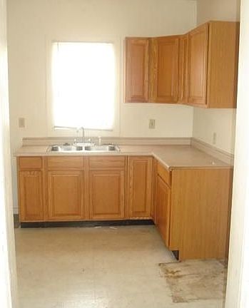 5th image of 1336 Grand Ave