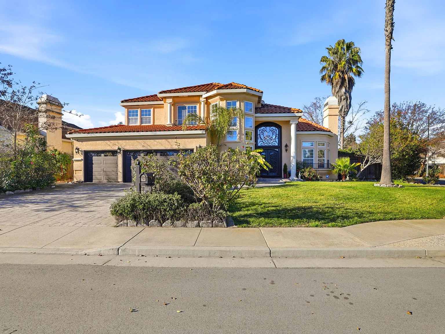 4 bed, 3016 sqft, $8,250 — Photo 3