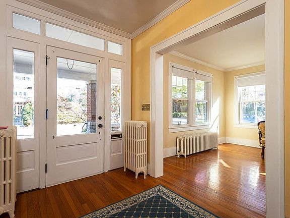 5th image of 293 Newman Ave
