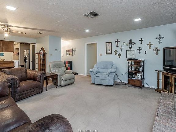 2nd image of 1103 San Saba Cir