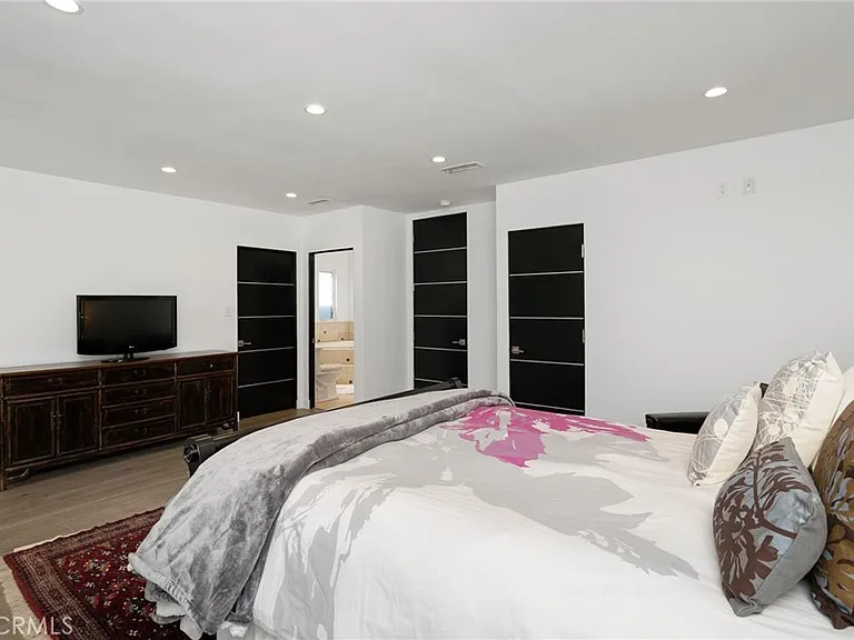 5541 Matilija Ave — Photo 22
