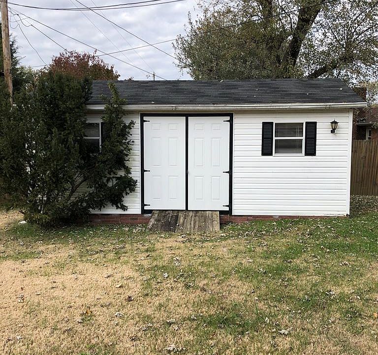 2nd image of 567 Lexington Dr