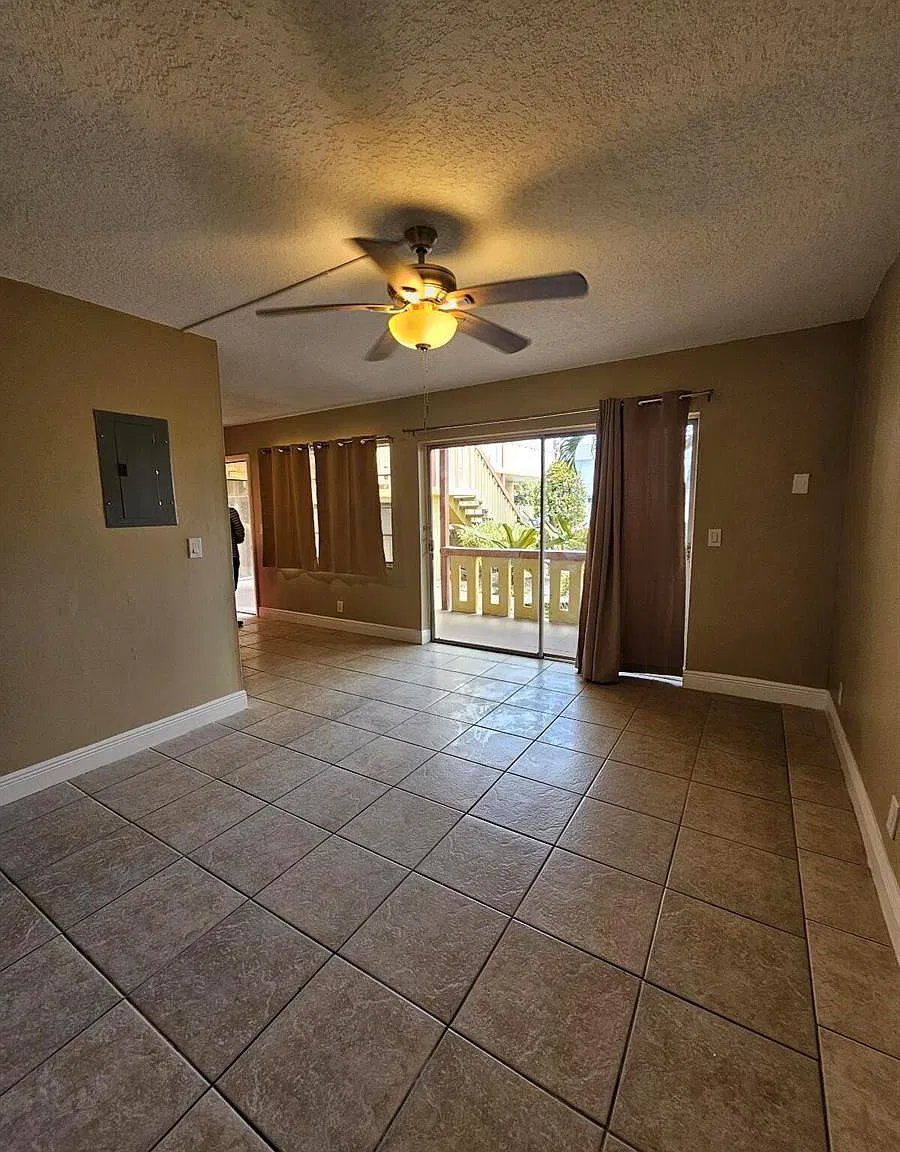 1200 Blue Heron Blvd W — Photo 1