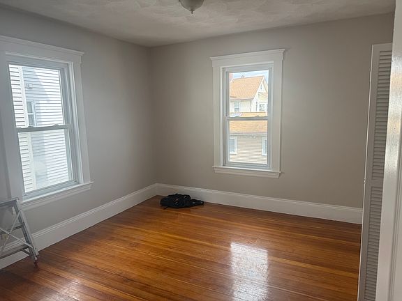4th image of 39 Edith St #2